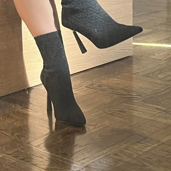 ALDO- VARSAVAS Sock boot Wmns Size 6 - Picture 3 of 5